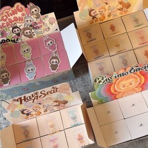 labubu big into energy
blind box (mystery color)
authentic and unopened